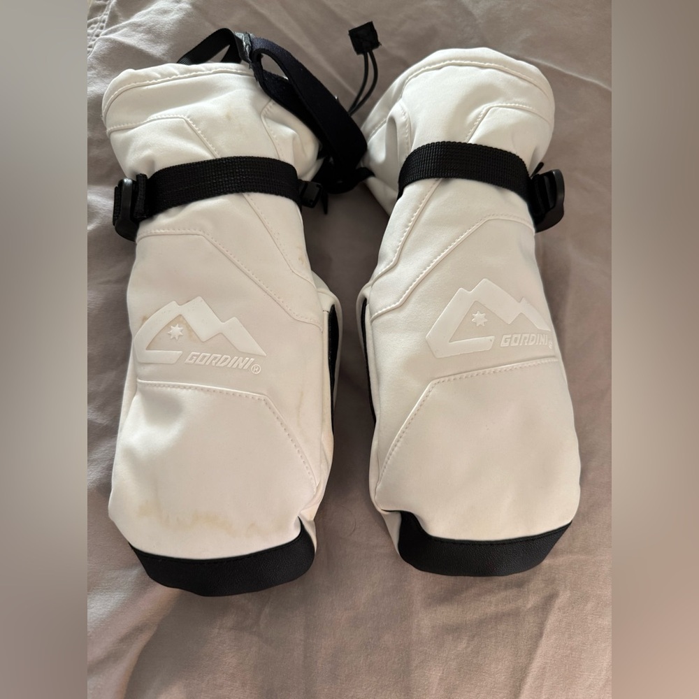 Gordini Women's White Mittens